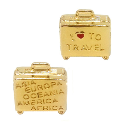 1800336 berloque no formato de uma mala folheado a ouro dourado 18k com mensagem em ingles eu amo viajar e com os 5 continentes habitaveis sabrina joias brilho folheados 1