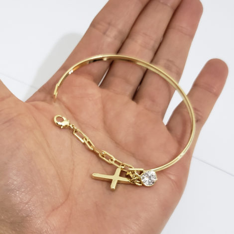 pulseira bracelete mista com cruz e strass joia folheada ouro 18k brilho folheados foto modelo