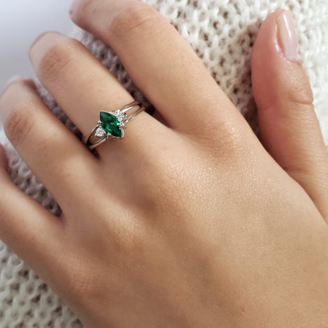 R1910672 anel de formatura 2 em 1 cristal verde esmeralda formato navete joia folheada rodio antialergica loja brilho folheados marca sabrina joias
