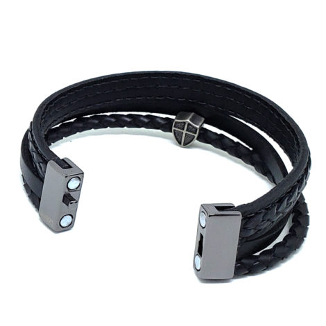 pulseira masculina de couro tripla com pingente cruz portuguesa fecho ima marca izolo loja brilho folheados foto da pulseira aberta