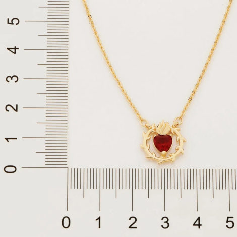 532065 gargantilha formada por fio elos cadeados com pingente sagrado coracao de jesus composto por 1 cristal formato coracao vermelho marca rommanel loja brilho folheados 1