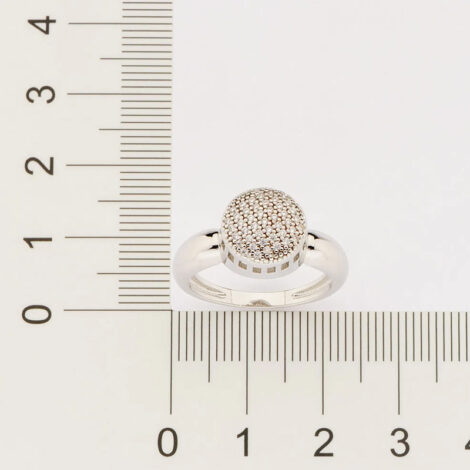 Foto com imagem de régua mostrando as medidas do Anel botão de zircônias folheado a platina da marca Rommanel. Código do produto 313225.