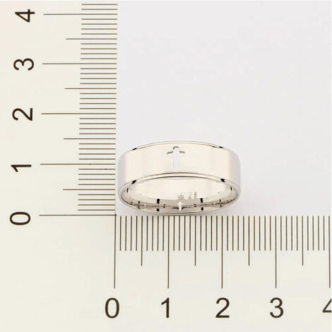 Foto com imagem de régua medindo o anel masculino cruz prateado da Coleção Homem da marca Rommanel. Código 313231