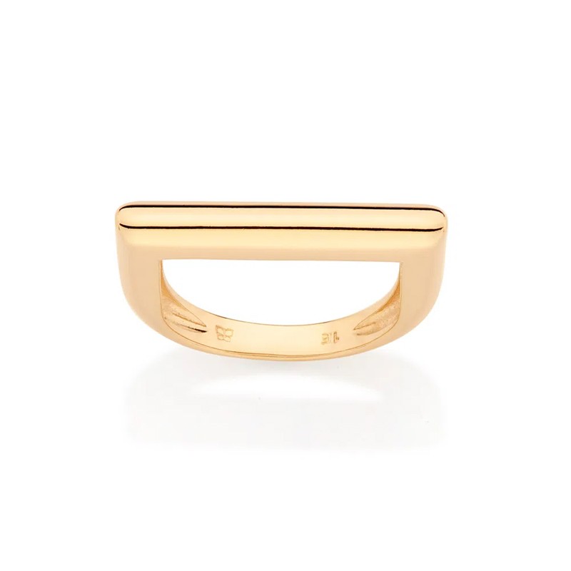 Foto fundo branco do anel abaulado formato reto em cima Rommanel folheado a ouro e antialérgico da marca Rommanel. Código 513317