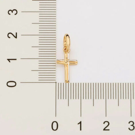 Foto com imagem de régua medindo o pingente cruz dourado e prateado da Coleção Homem da marca Rommanel. Código 542626