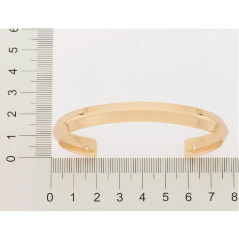 Foto com imagem de régua medindo o bracelete masculino dourado da Coleção Homem da marca Rommanel. Código 552016
