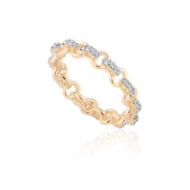Foto fundo branco do anel elos com zircônias folheado a ouro, cor dourado, da marca Sabrina Joias revendido pela loja Brilho Folheados. Código 1911285