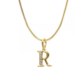 Foto fundo branco do colar pingente letra R com zircônias banhado a ouro, cor dourado. Código 1CV0845E5-1800855-R